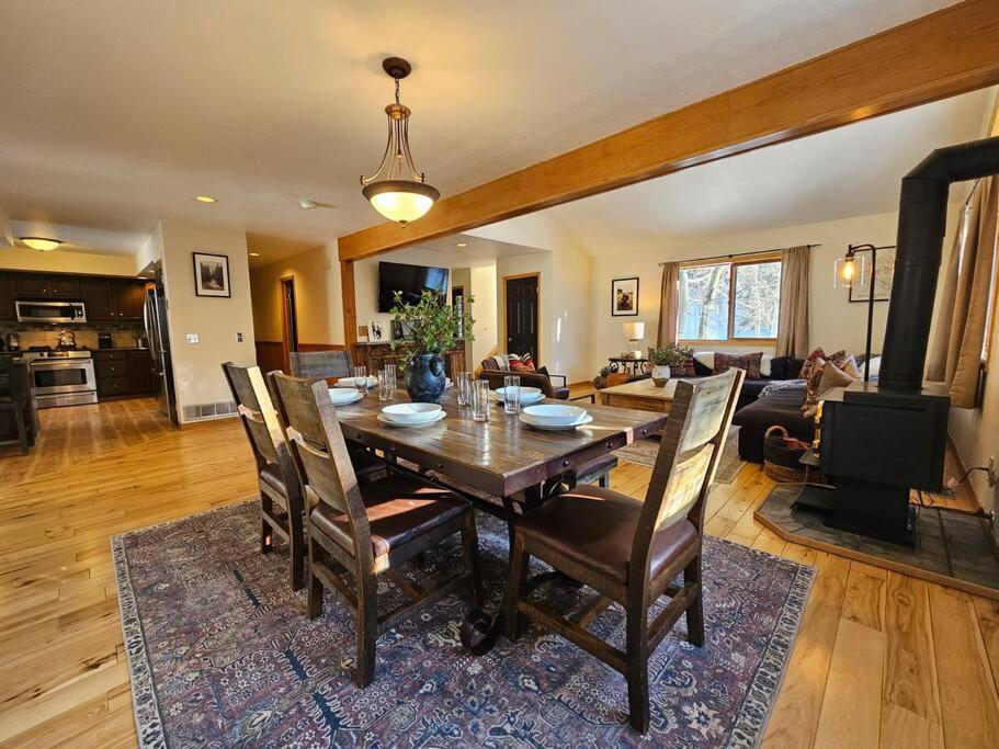 Private And Updated Breck Home With Hot Tub เบรกเคนริดจ์ ภายนอก รูปภาพ
