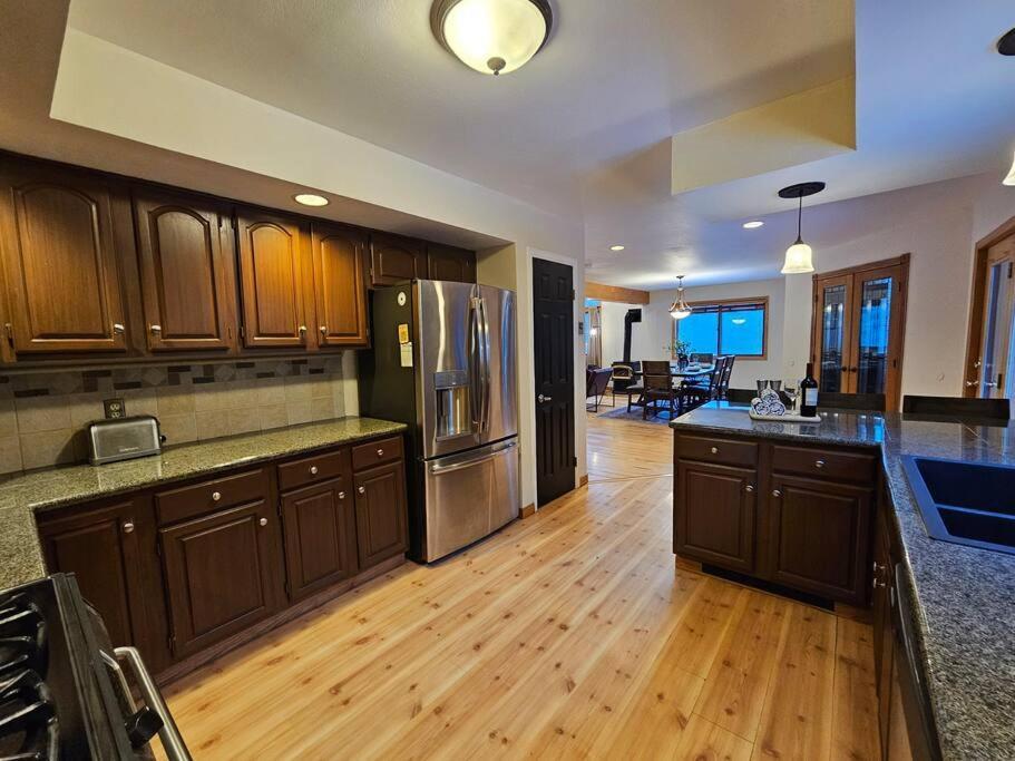 Private And Updated Breck Home With Hot Tub เบรกเคนริดจ์ ภายนอก รูปภาพ
