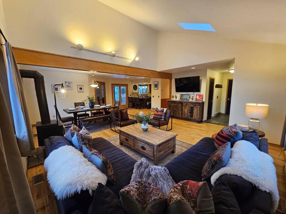 Private And Updated Breck Home With Hot Tub เบรกเคนริดจ์ ภายนอก รูปภาพ