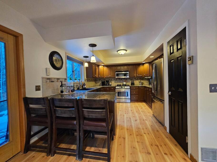 Private And Updated Breck Home With Hot Tub เบรกเคนริดจ์ ภายนอก รูปภาพ